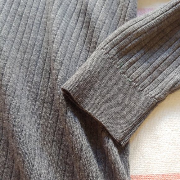 Uniqlo Merino Blend Ribbed V-Neck Sweater Gray - Picture 7 of 11
